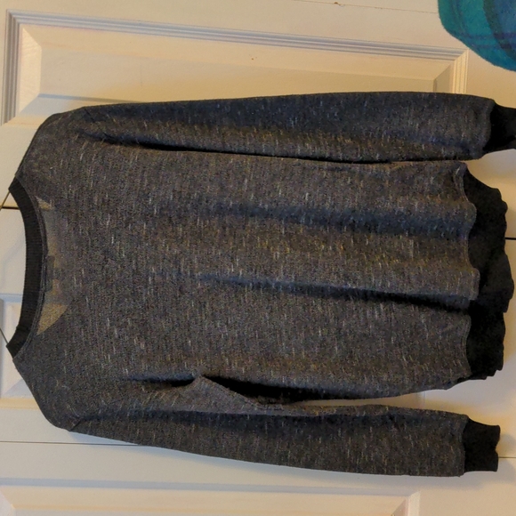 Berry sweater aritzia wilfred - Picture 2 of 5